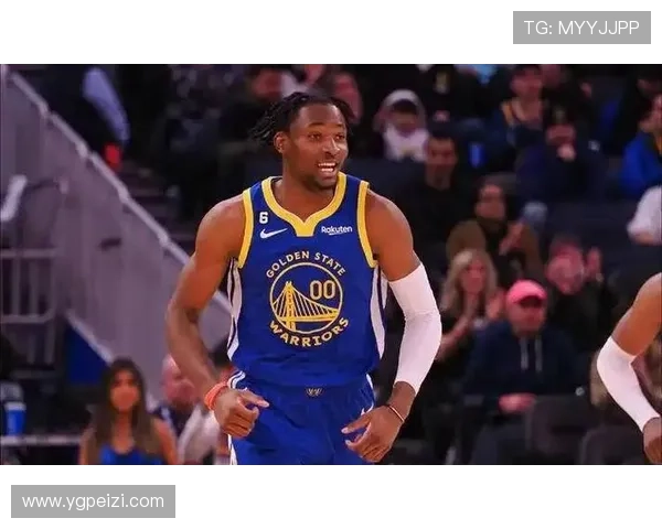 小佩顿谈五外战术助力库明加冲击篮下展现个人优势与特点