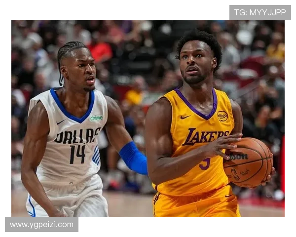 夸梅直言布朗尼一年无进步威少积极跑动更具价值